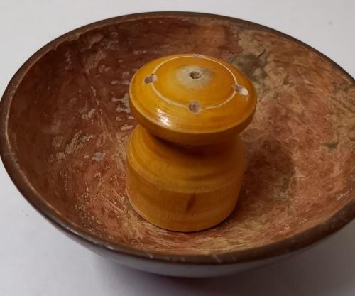 Polished Traditional Coconut Shell Agarbatti Stand, Pack Size : 12cm X12 Cm X 6cm