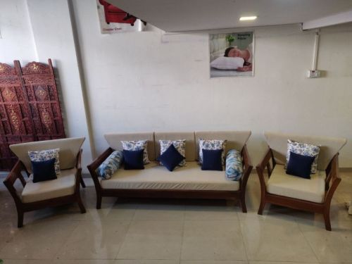 Polished Teakwood Plain Wooden Sofa Set For Hotel, Office, Home