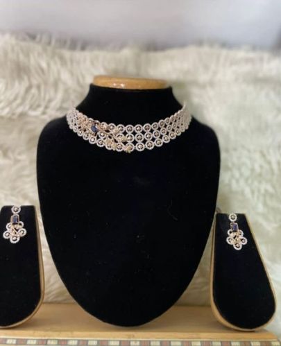 Ladies Styish Wedding Wear Gold Choker Necklace Set