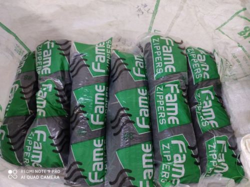 Toni Polished Polyester Plain Fame Zippers For Garments, Cushions, Boot, Bag