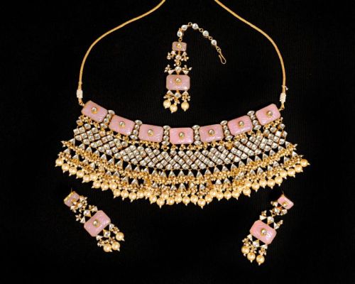 Magical Trend Beaded Choker, Packaging Type : Plastic Box