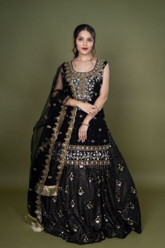 Ladies Embroidered Lehenga Suit Set, Technics : Machine Made