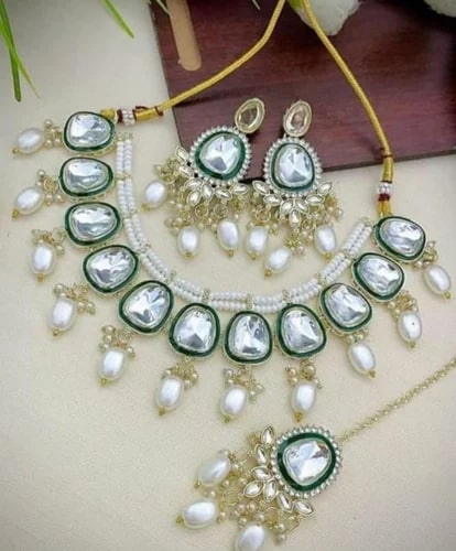 Polished Oval Pearl Necklace Set, Gender : Fe