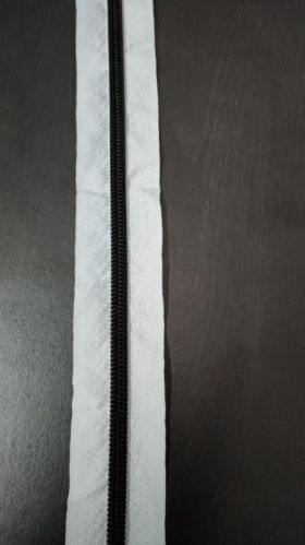 Plastic Polished Zipper For Garments, Cushions, Bag