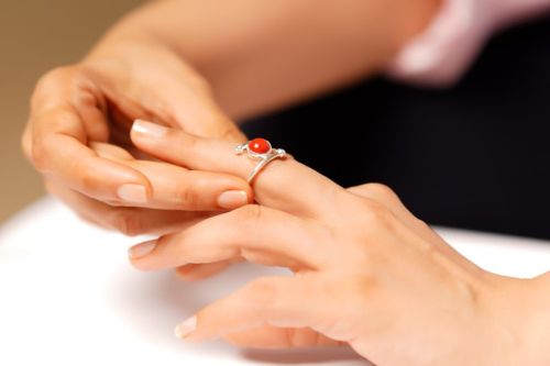 Silver Ring With Coral Gemstone, Packaging Size : Velvet Box