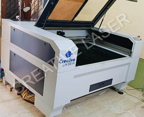 Semi Automatic Co2 Laser Cutting Machine For Industrial