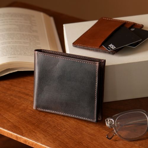 Mens Black Luxe Leather Wallet, Packaging Type : Box For Personal Use