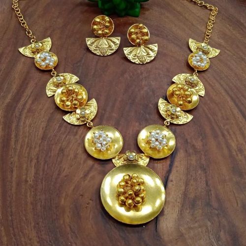 Brass Antique Gold Necklaces, Color : Golden Chains, Purity : 18crt