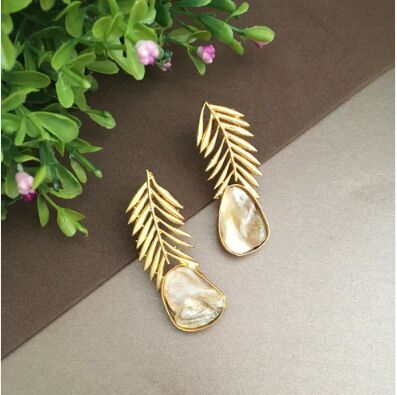 Golden Textured Mop Leaf Stud Earring