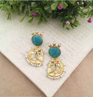 Hita Half Moon Earring