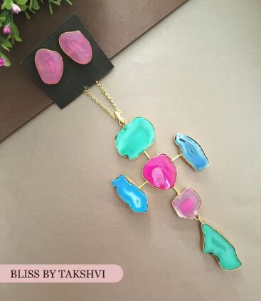 Saumya Multicoloured Chain Pendant Set