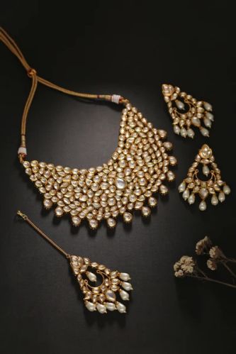 Pakeezah Woman Kundan Set, Color : Golden