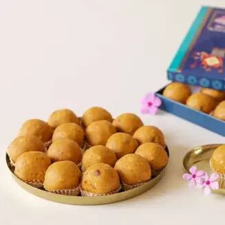 Besan Laddu, Color : Yellow