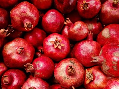 Natural Fresh Pomegranate, Color : Red, Certification : FSSAI Certified, Packaging Size : 20kg