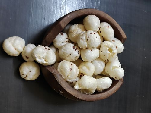 Raw Makhana Foxnut, Color : White, Creamy, Weight : 8-10kg