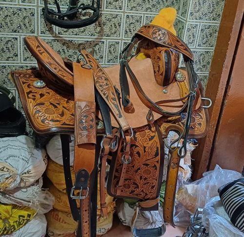 Leather Western Horse Saddle, Color : Brown 18x19Inch