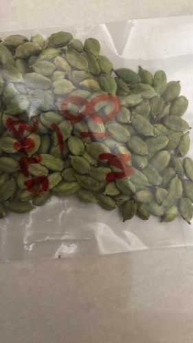 Common Loose 8mm Bold Cardamom 100%, Packaging Size : 25-50 Kg