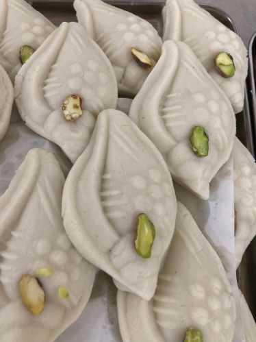 Chhena Shankh Sandesh Sweet, Color : White