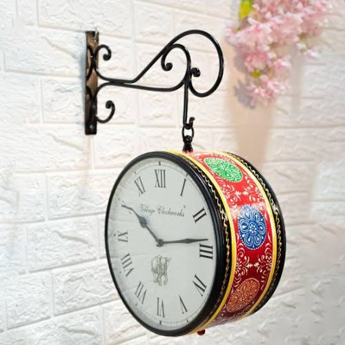 Metal Wall Clock, Shape : Round, Packaging Type : Brown