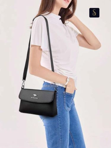 Plain Cross Body Bags, Shape : Rectangular, Packaging Type : Black