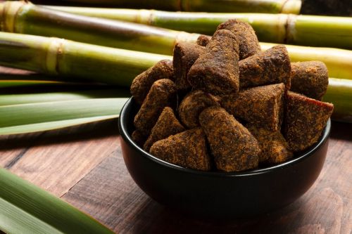 Organic Sugarcane Jaggery Products, Packaging Type : Brownish