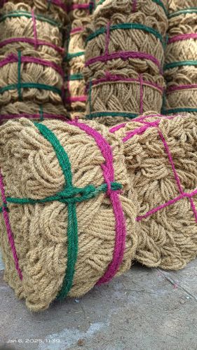 Twisted Coir Rope, Technics : Machine Made, Packaging Type : Bundle for Rugs, Carpets, Textile Use
