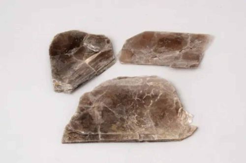 Mica Mineral Lumps for Industrial Applications