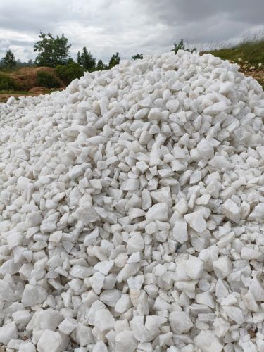 Quartz lump, Color : White, Form : Solid for Industrial