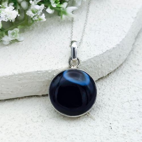 Polished Onyx Black Round Pendant for Casual Wear