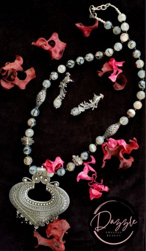 Antique Silver Ladies Marbled Bead Oxidized Pendant Necklace