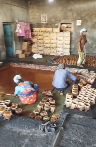 Natural Brownish Gud Jaggery, Packaging Type : Plastic Packet