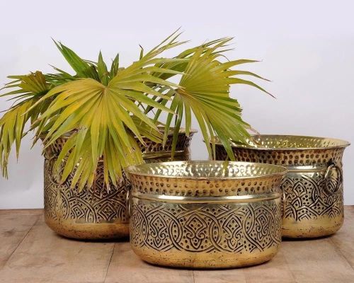 Embossed Antique Pure Brass Planter, Brand Name : Metals Bazar