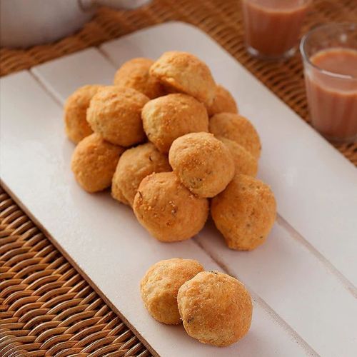 Crunchy Flour Special Makhania Biscuits, Color : Golden Brown