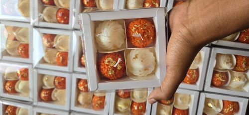 Soy Wax Sweet Scented Candle, Speciality : Smokeless, Smooth Texture