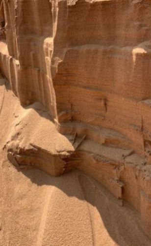 Silica Sand, Color : Yellow, Form : Crystal Granules