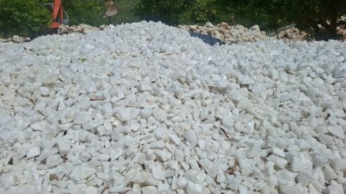 Quartz Lumps Varies, Packaging Type : Bulk Bags Or Containers