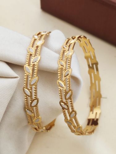 Metal Polished Bangles, Color : Golden, Purity : Imitation
