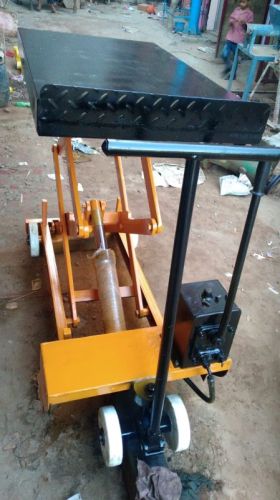 Manual MS Hydraulic Scissor Lift Table, Brand Name : Aaradhya Brakes
