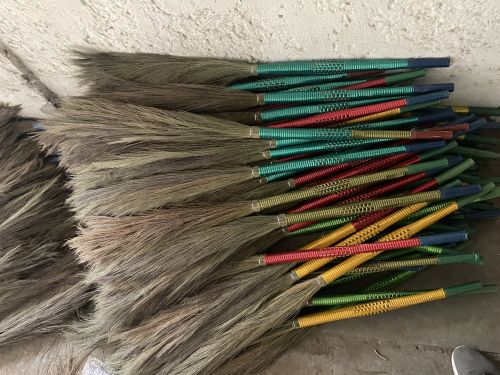 Plain Grass Brooms, Color : Brown for Cleaning