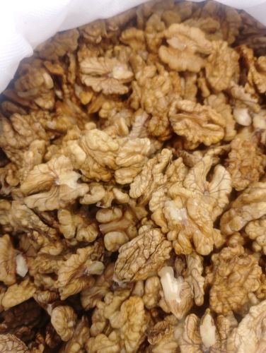 Whole Walnut Giri (Snowwhite) for Cooking, Human Consumption