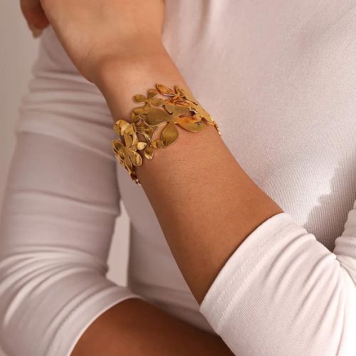 Polished Shine Brass Petal Curve Cuff Bracelet, Gender : Women