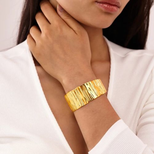 Polished Shine Brass Ridge Band Cuff Bracelet, Gender : Women