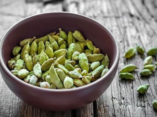 Cardamom Seeds, Color : Green for Cooking, Baking, Brewing Tea