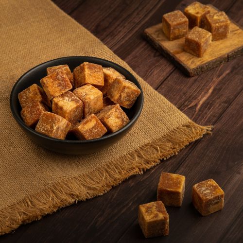 Organic Brownish Jaggery Cubes 6-12 Months