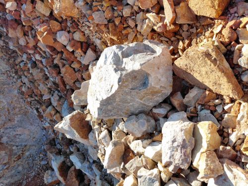 Quartz Lump, Color : White, Packaging Type : Bulk