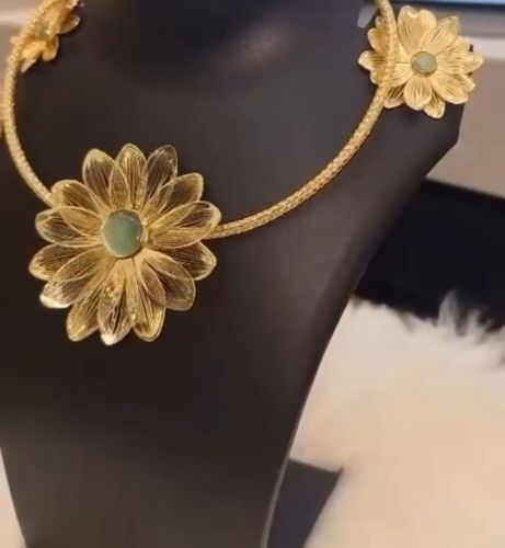 Brass Yellow Flower Shape Necklace, Brand Name : Daily Wear
