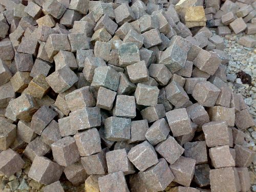 Natural Pink Granite Cobble Stone, Shape : Sqaure
