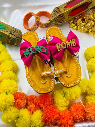 Leather Bomb Bow Kolhapuri Golden Bow Flats, Brand Name : Pehnwacraft