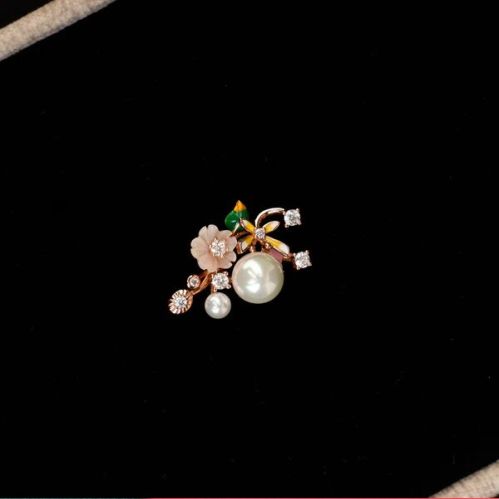 Yashika Silver Pendant