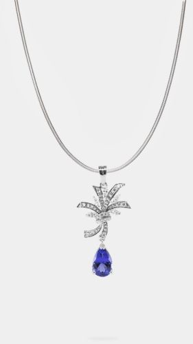Exceptional Blue Pear Shaped 2.12 Carats Women Tanzanite Pendant